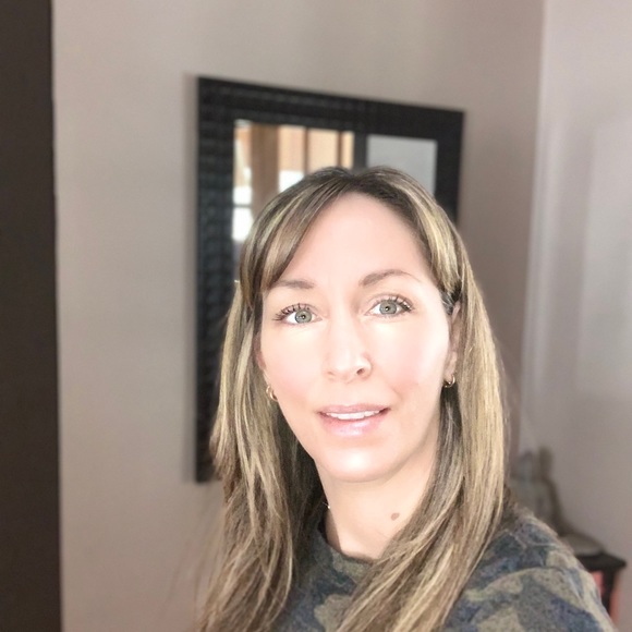 Meet your Posher, Julie - Picture 1 of 1